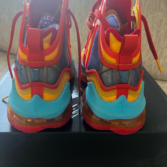 Nike
LeBron Xix "Space Jam - Tune Squad" sneakers - Picture 4 of 8